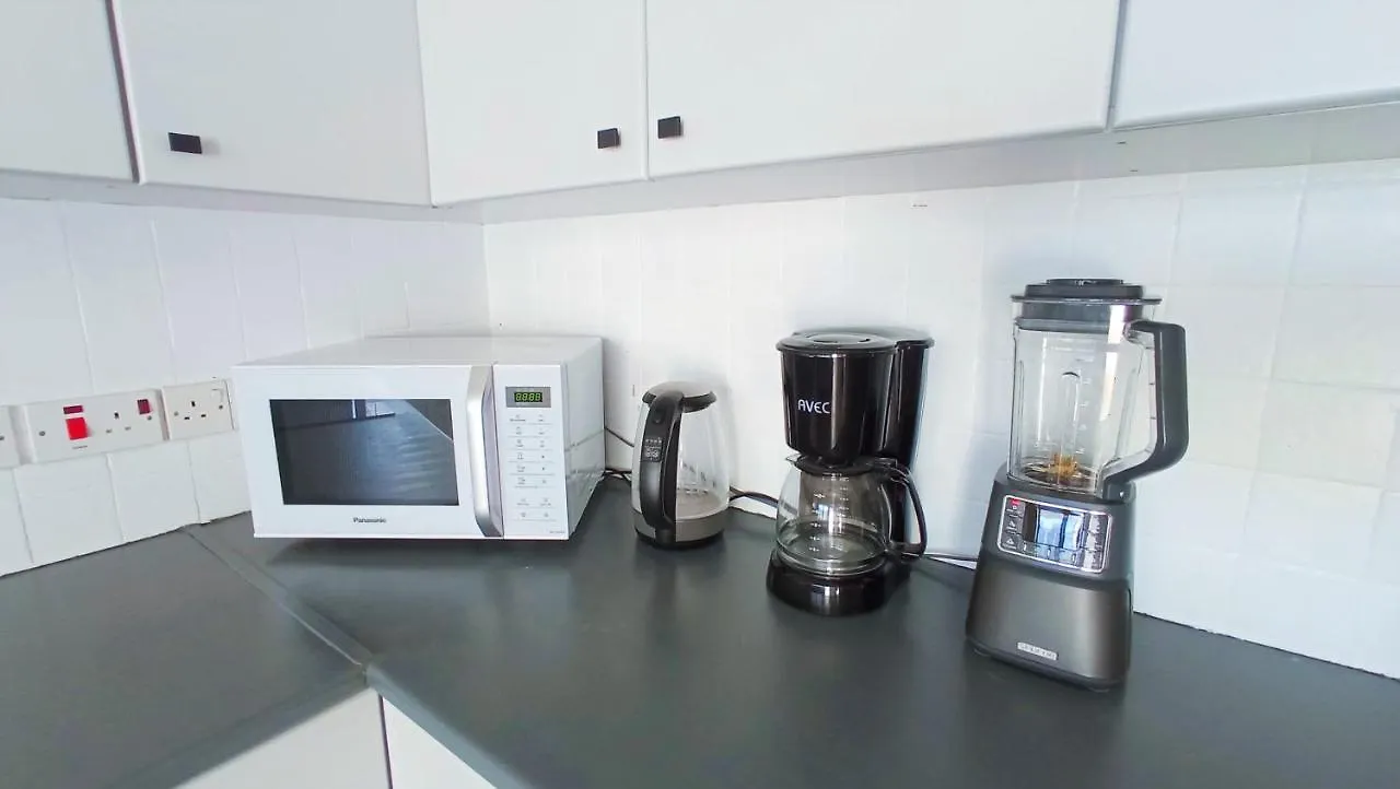 Luxury Private Rooms -Sea View, Netflix, Gym- 5 Min From Beach! - Private Room In Shared Apartment لارنكا منزل للإقامة