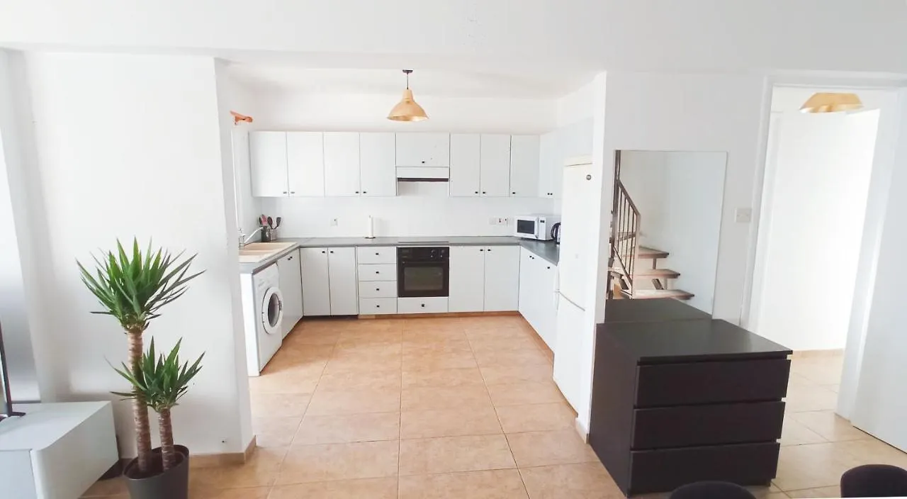Luxury Private Rooms -Sea View, Netflix, Gym- 5 Min From Beach! - Private Room In Shared Apartment Larnaca 0*,