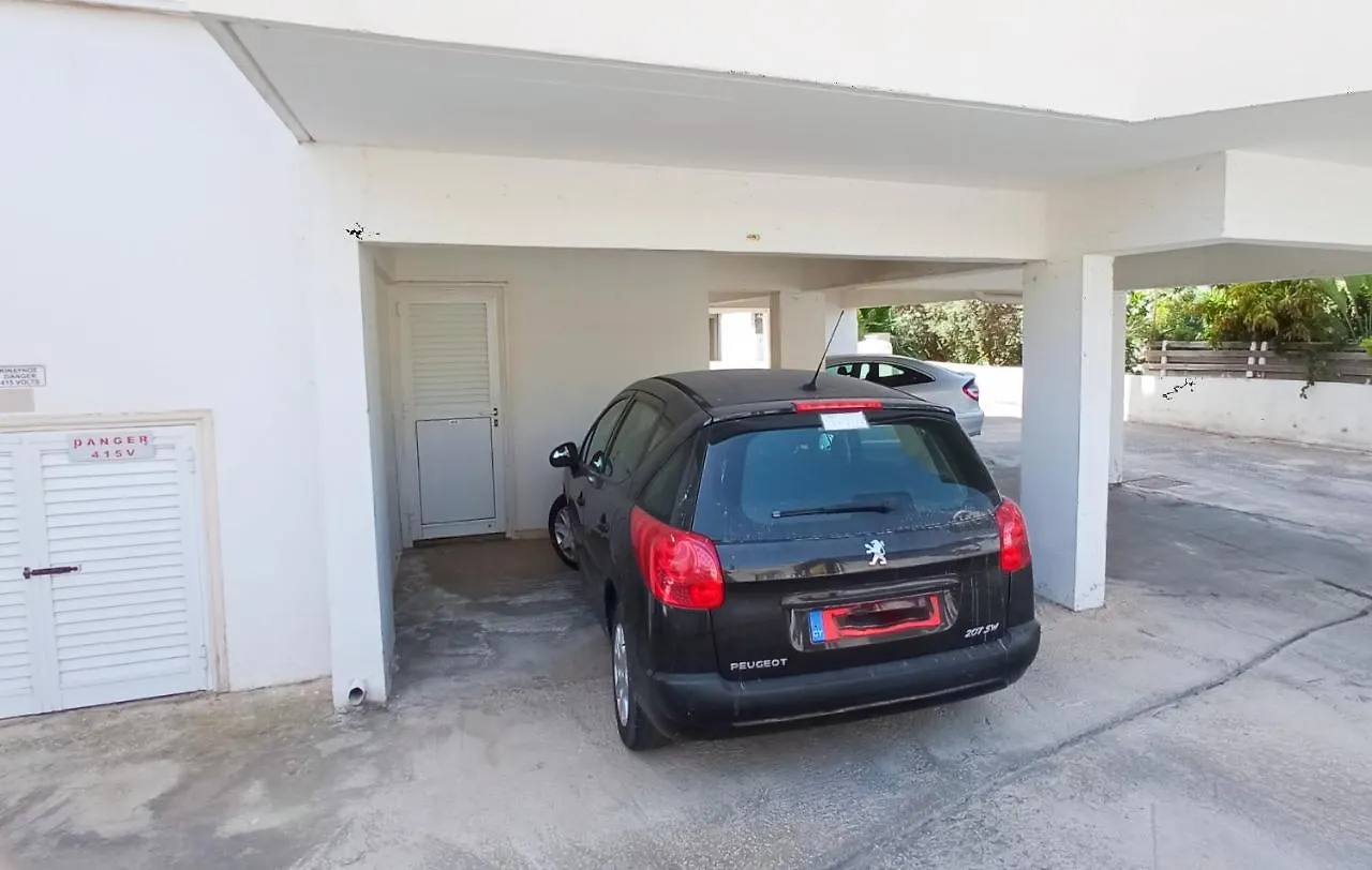 Luxury Private Rooms -Sea View, Netflix, Gym- 5 Min From Beach! - Private Room In Shared Apartment Larnaca Cyprus