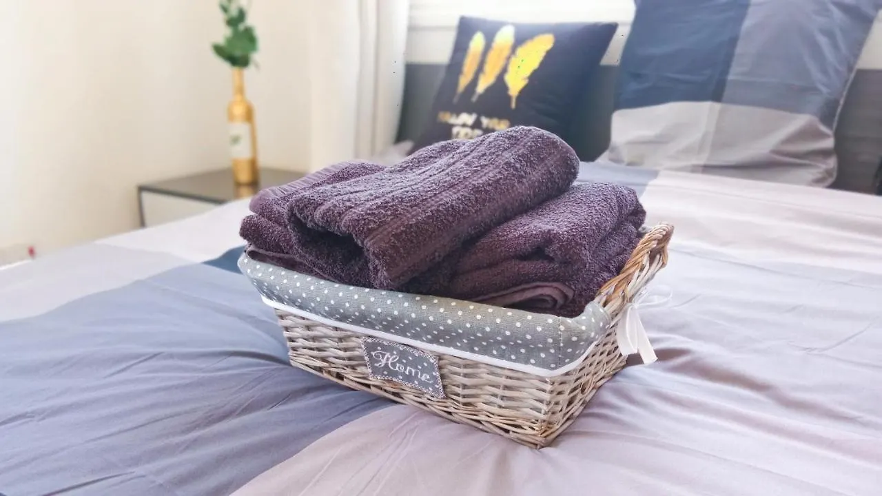 Homestay Luxury Private Rooms -Sea View, Netflix, Gym- 5 Min From Beach! - Private Room In Shared Apartment Larnaca