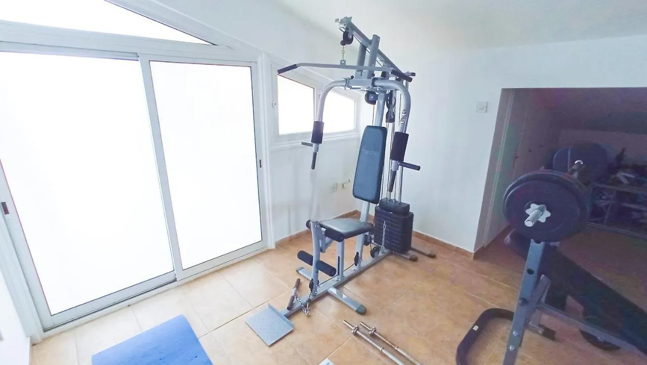منزل للإقامة Luxury Private Rooms -Sea View, Netflix, Gym- 5 Min From Beach! - Private Room In Shared Apartment لارنكا