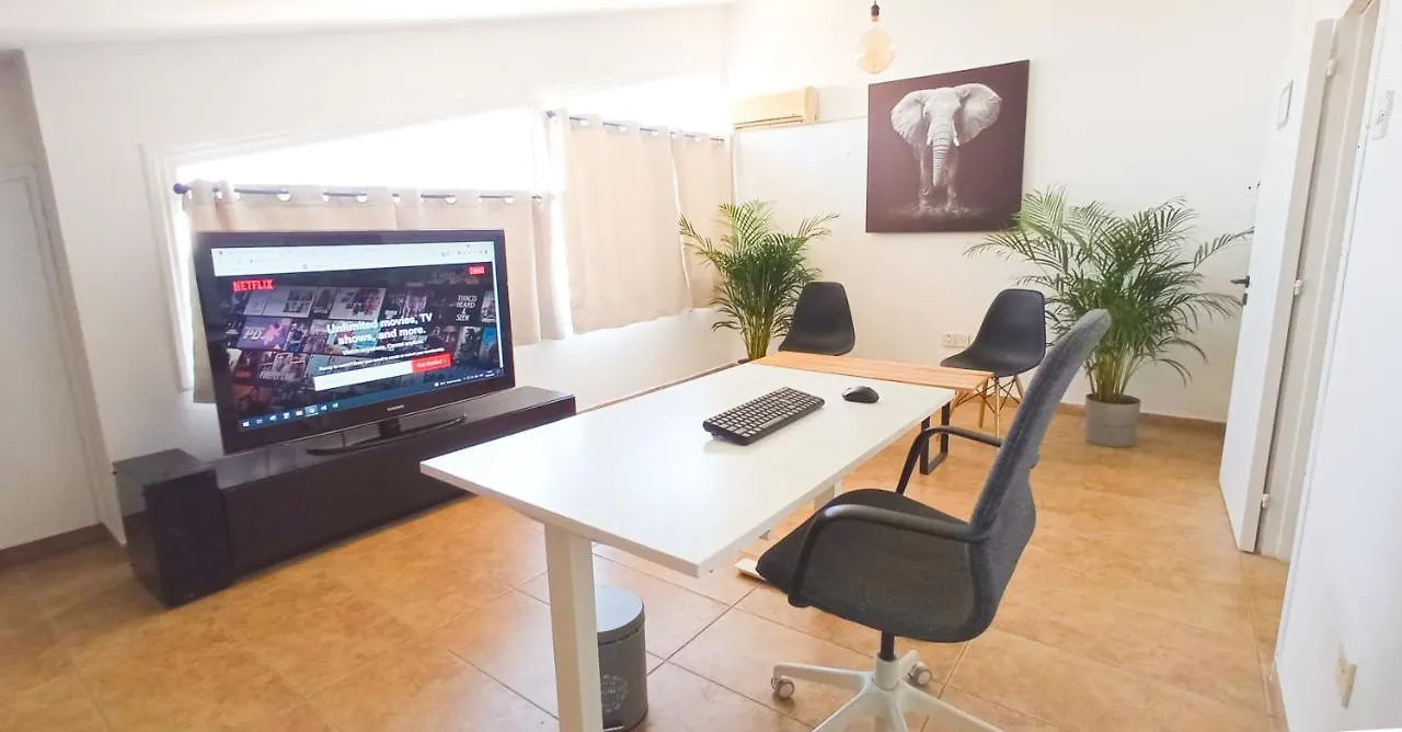 Luxury Private Rooms -Sea View, Netflix, Gym- 5 Min From Beach! - Private Room In Shared Apartment Larnaca Homestay